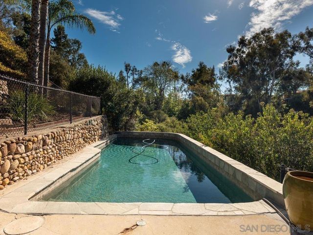 4760 Miracle Dr, San Diego, CA 92115