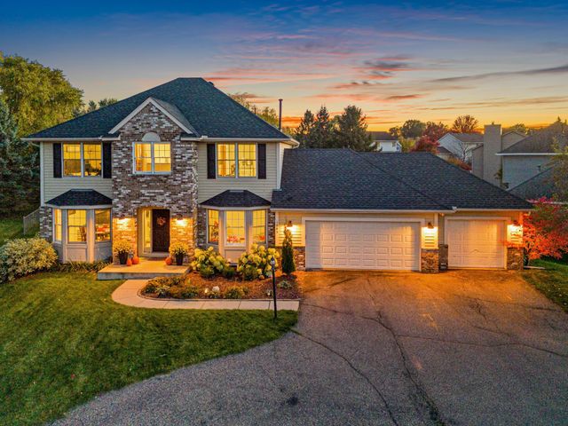 1883 Lochaven Drive, Woodbury, MN 55125