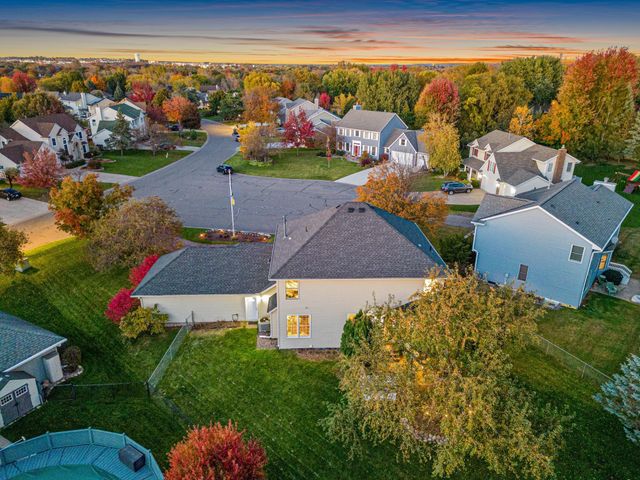 1883 Lochaven Drive, Woodbury, MN 55125