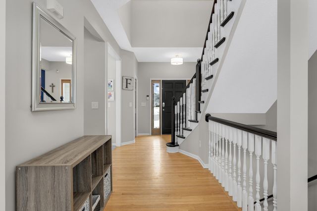 1883 Lochaven Drive, Woodbury, MN 55125