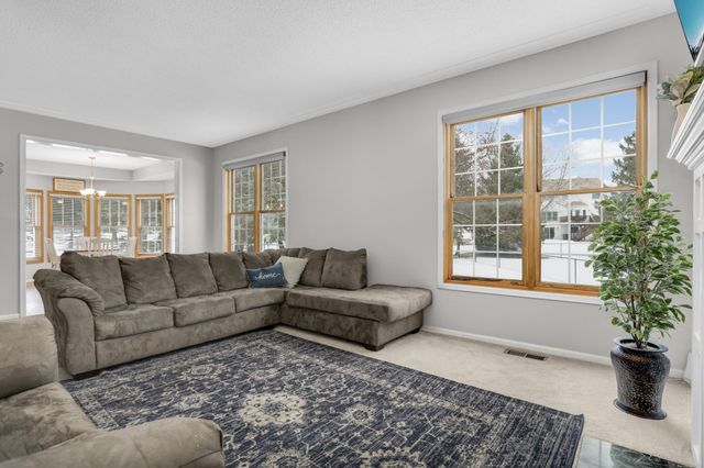 1883 Lochaven Drive, Woodbury, MN 55125