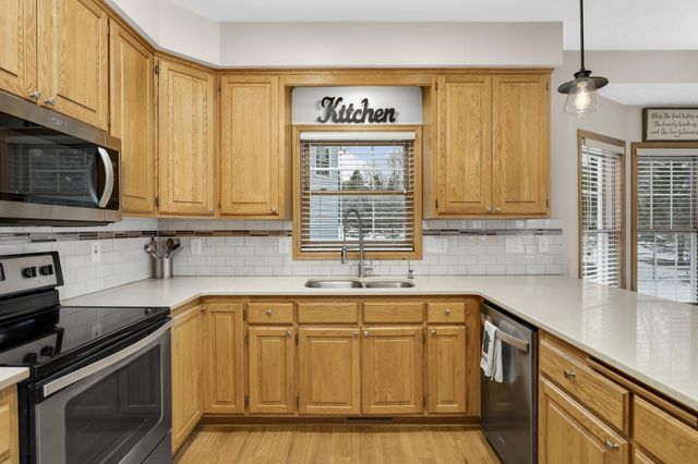 1883 Lochaven Drive, Woodbury, MN 55125