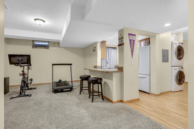 1883 Lochaven Drive, Woodbury, MN 55125