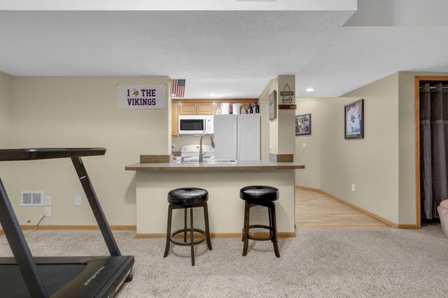 1883 Lochaven Drive, Woodbury, MN 55125