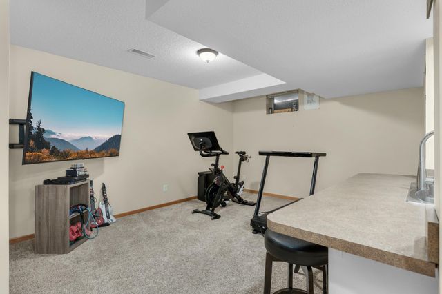 1883 Lochaven Drive, Woodbury, MN 55125