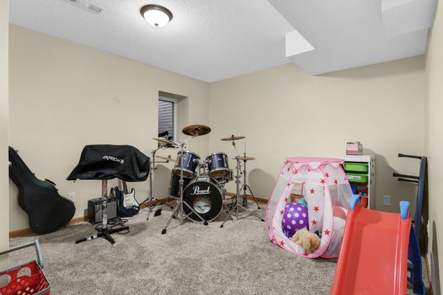 1883 Lochaven Drive, Woodbury, MN 55125