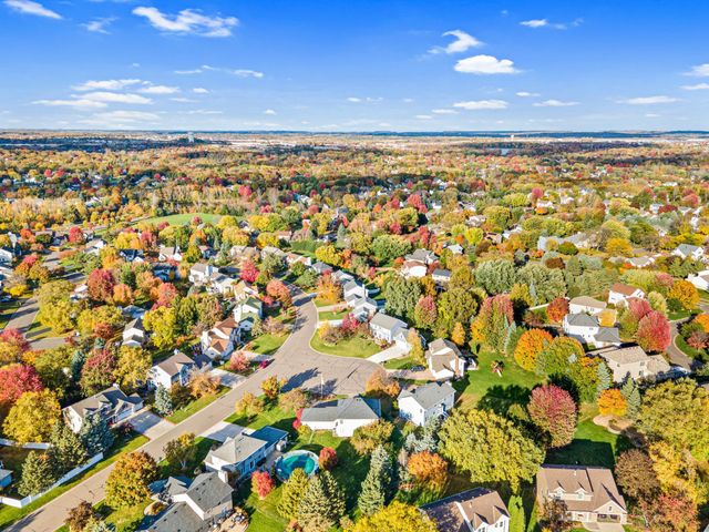 1883 Lochaven Drive, Woodbury, MN 55125