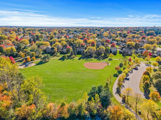 1883 Lochaven Drive, Woodbury, MN 55125