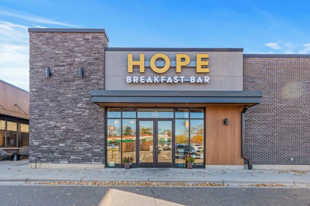 1883 Lochaven Drive, Woodbury, MN 55125