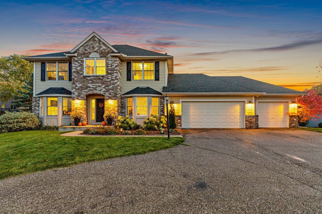 1883 Lochaven Drive, Woodbury, MN 55125