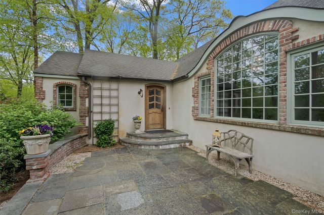 68 Flower Hill Road, Huntington, NY 11743