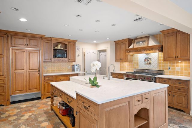 68 Flower Hill Road, Huntington, NY 11743