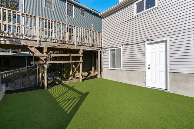 137 Winthrop St, Quincy, MA 02169