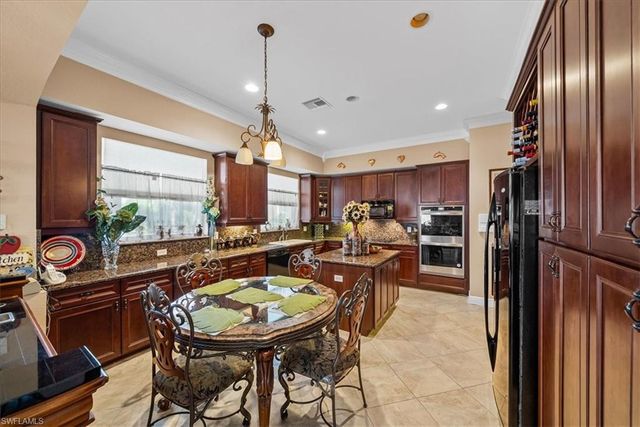 1762 Sarazen PL, Naples, FL 34120