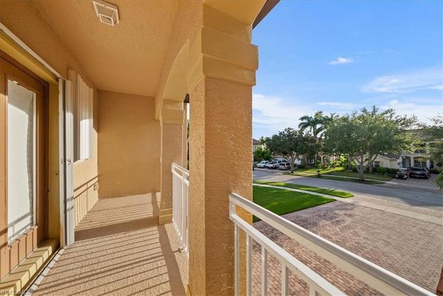 1762 Sarazen PL, Naples, FL 34120