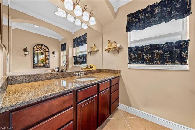 1762 Sarazen PL, Naples, FL 34120