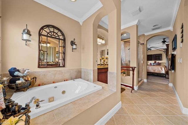 1762 Sarazen PL, Naples, FL 34120