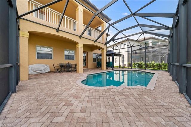 1762 Sarazen PL, Naples, FL 34120