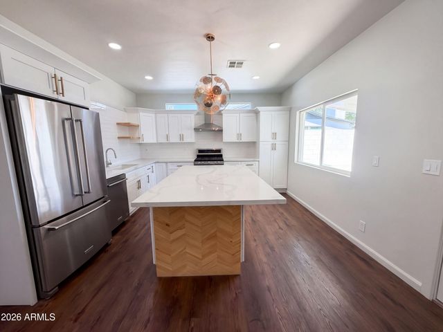 3016 N 47TH Street, Phoenix, AZ 85018