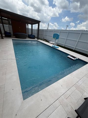 18618 SW 136th Court, Miami, FL 33177
