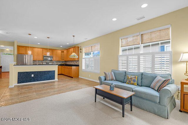 5 Banstead Way, Jackson, NJ 08527