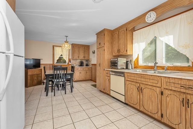 664 East Street, Wrentham, MA 02093