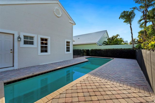 9181 Heathridge Drive, West Palm Beach, FL 33411