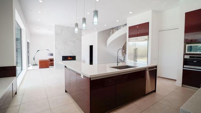 3308 N Macgregor Way, Houston, TX 77004