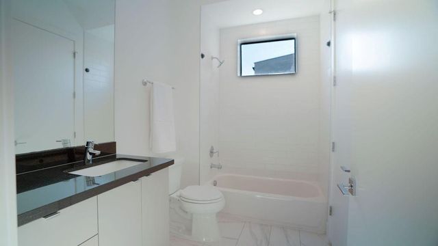 3308 N Macgregor Way, Houston, TX 77004