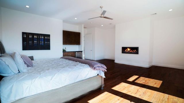 3308 N Macgregor Way, Houston, TX 77004