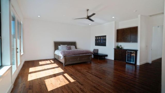 3308 N Macgregor Way, Houston, TX 77004