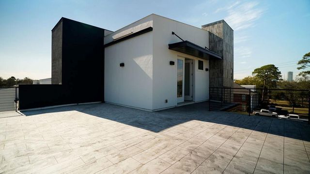 3308 N Macgregor Way, Houston, TX 77004