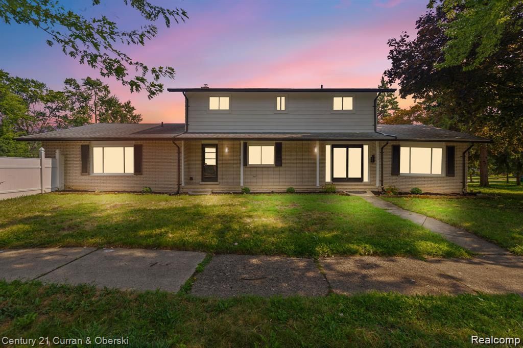 1386 Three Mile Drive, Grosse Pointe, MI 48230