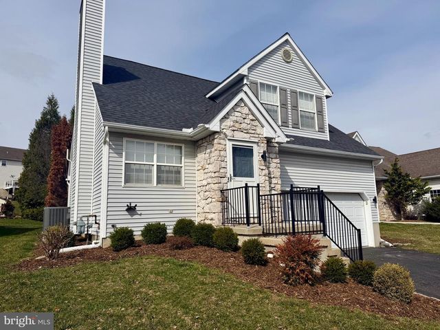 727 BLOSSOM HILL LN, Dallastown, PA 17313