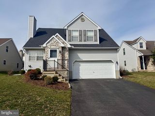727 BLOSSOM HILL LN, Dallastown, PA 17313