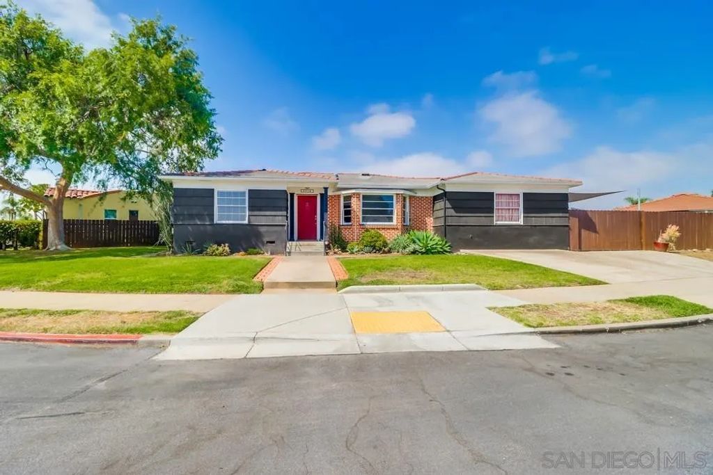 Image 1 of property listing at 3518 Isla Vista Dr, San Diego, CA 92105