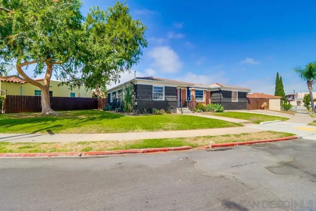 Image 2 of property listing at 3518 Isla Vista Dr, San Diego, CA 92105