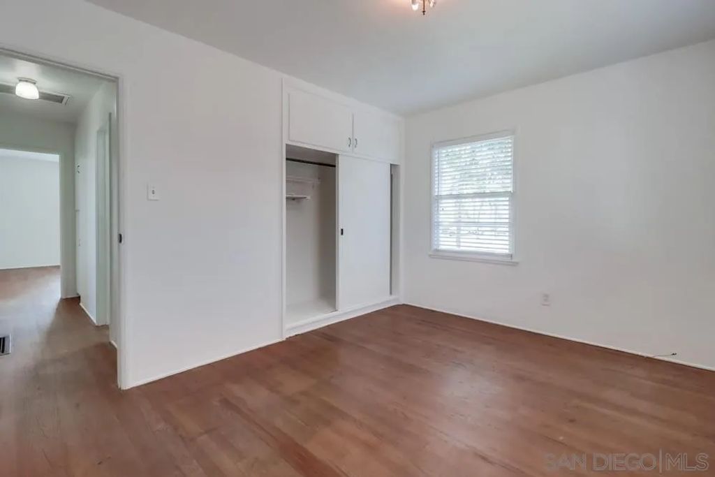 Image 27 of property listing at 3518 Isla Vista Dr, San Diego, CA 92105