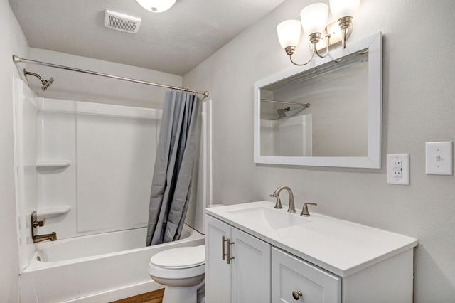 2111 N Newton Avenue, Springfield, MO 65803