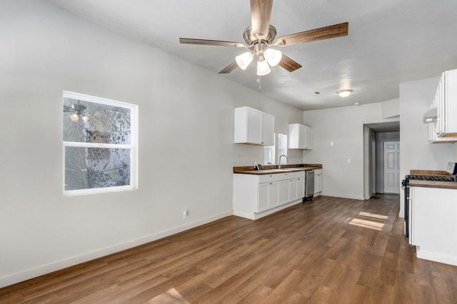 2111 N Newton Avenue, Springfield, MO 65803