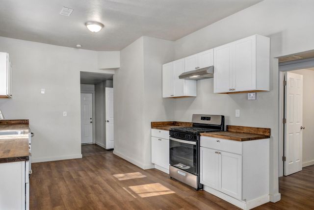 2111 N Newton Avenue, Springfield, MO 65803