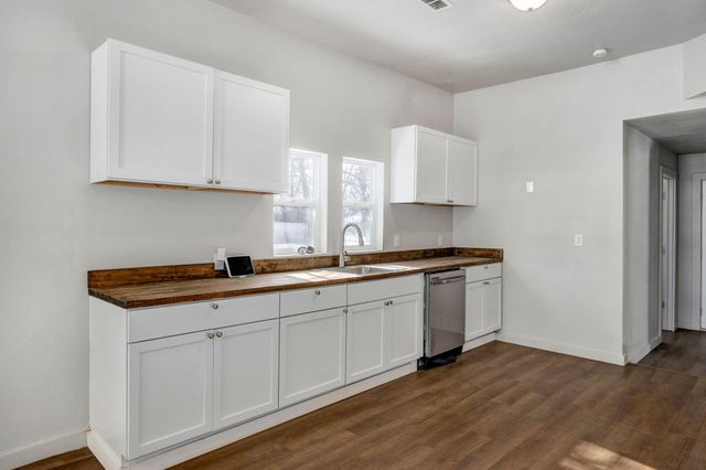 2111 N Newton Avenue, Springfield, MO 65803