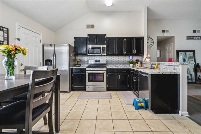 2597 APPLING GLEN DR, Memphis, TN 38133