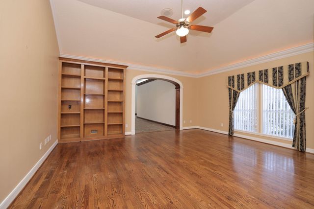 16001 Kevindale Court, Houston, TX 77040