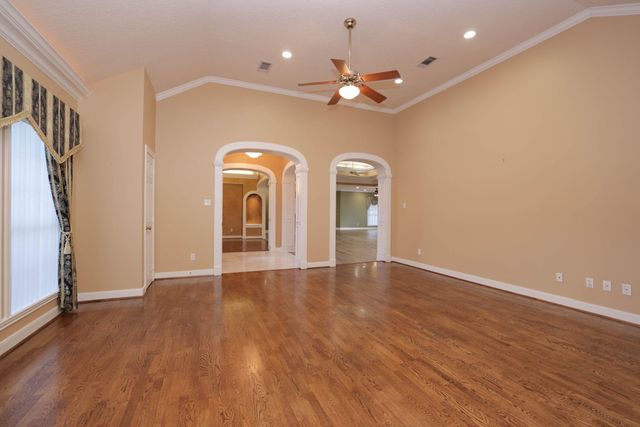 16001 Kevindale Court, Houston, TX 77040