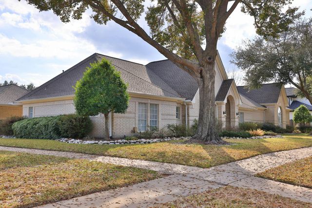 16001 Kevindale Court, Houston, TX 77040