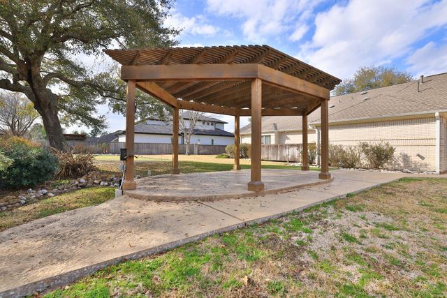 16001 Kevindale Court, Houston, TX 77040