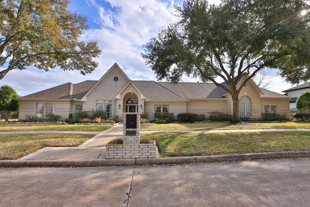 16001 Kevindale Court, Houston, TX 77040