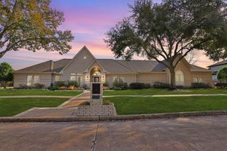 16001 Kevindale Court, Houston, TX 77040