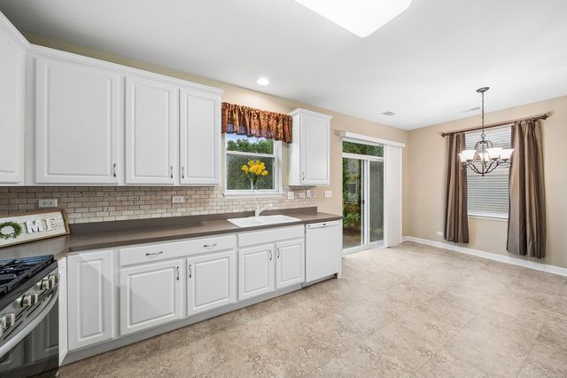 757 Bellevue Circle, Oswego, IL 60543